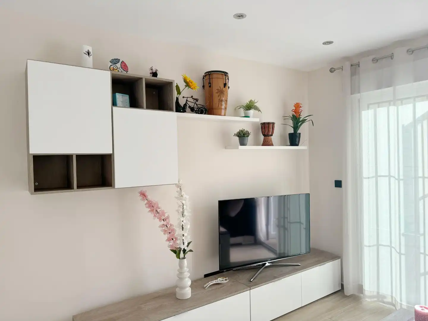 Sala de estar de Planta baja de alquiler en El Campello con Aire acondicionado, Calefacción y Jardín privado