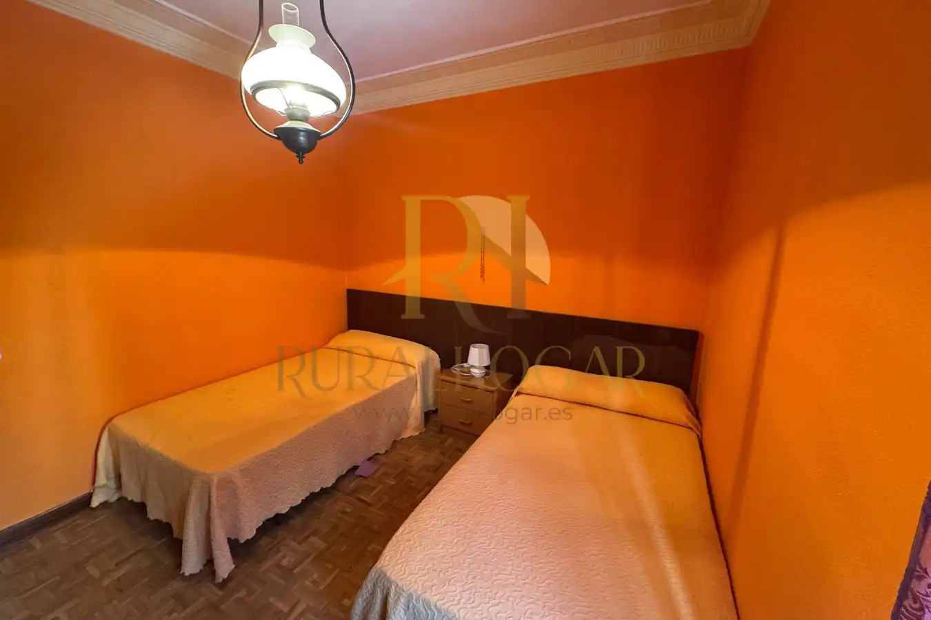 Bedroom of Houses for sale in León Capital   with Heating, Private garden and Parquet flooring