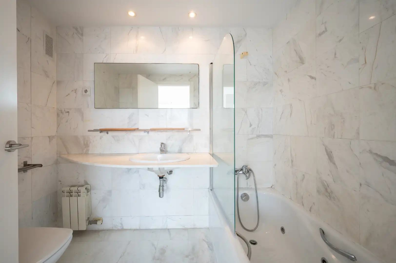 Baño de Piso en venta en Barcelona con Aire acondicionado, Calefacción y Terraza