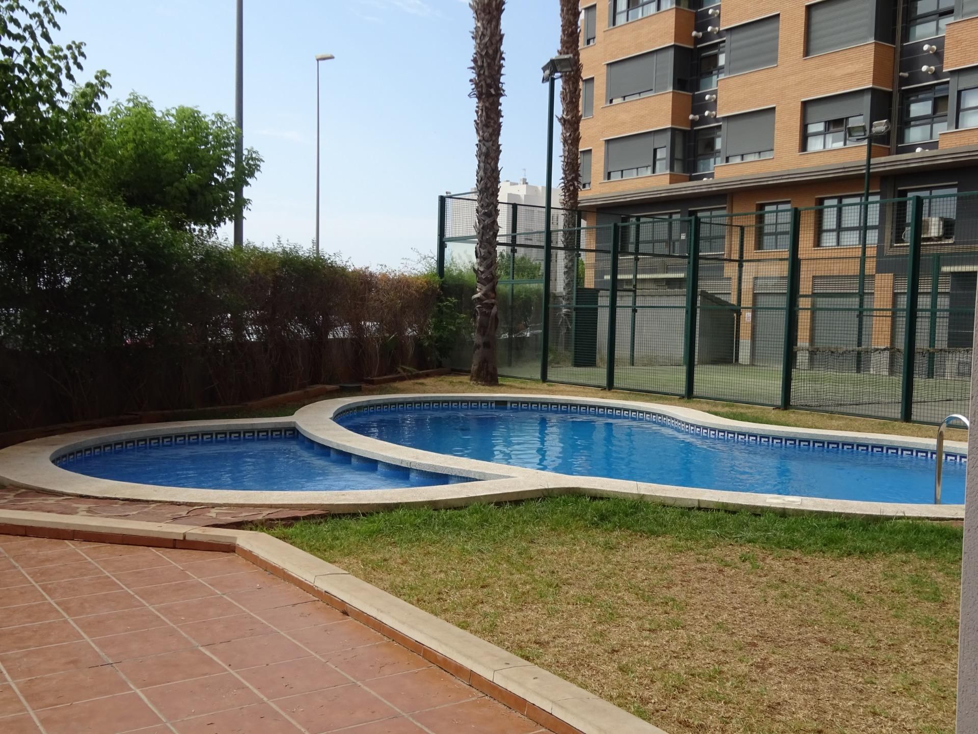 Piscina de Pis en venda en Vila-real amb Aire condicionat, Calefacció i Jardí privat