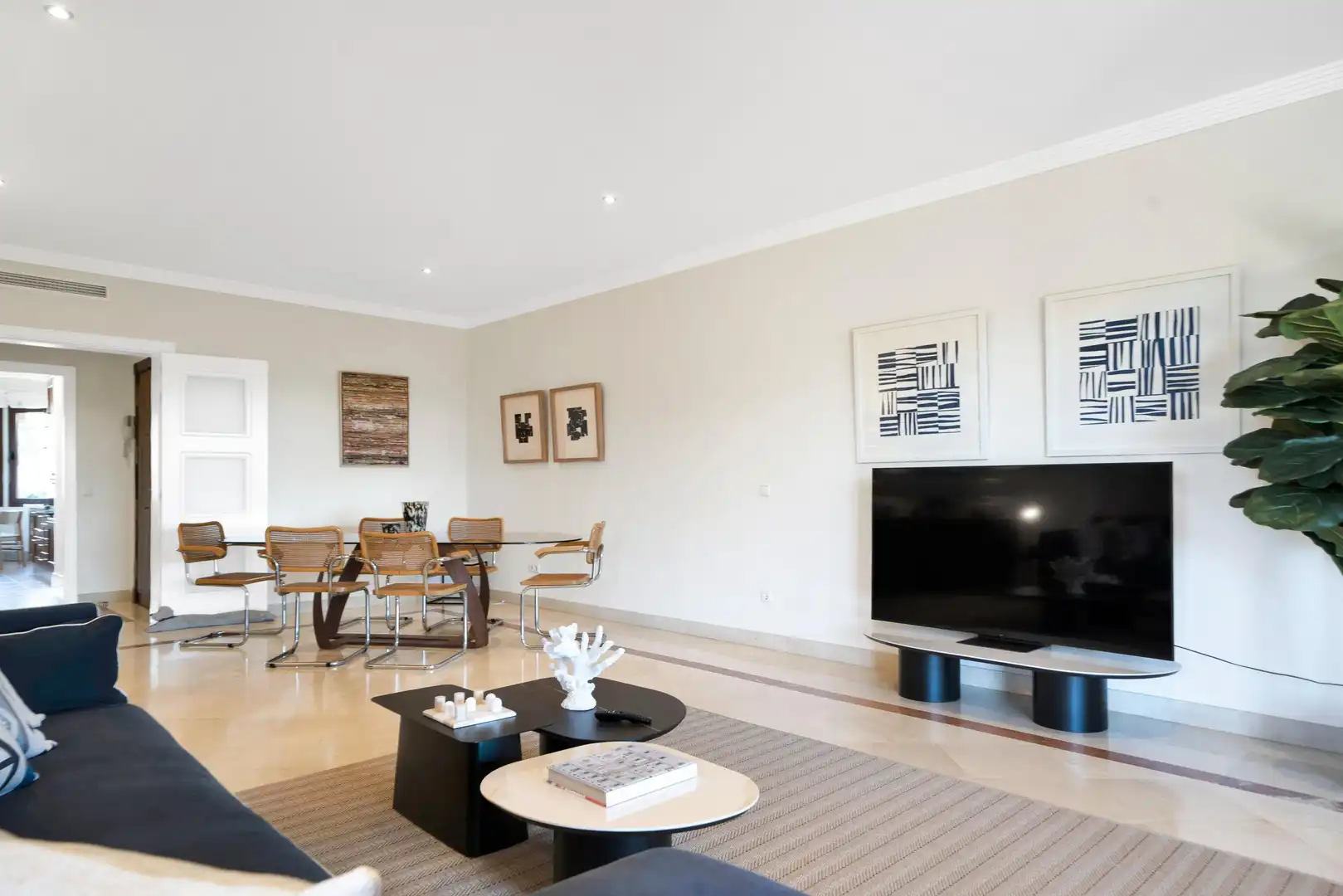 Sala d'estar de Apartament en venda en Marbella amb Aire condicionat, Calefacció i Jardí privat