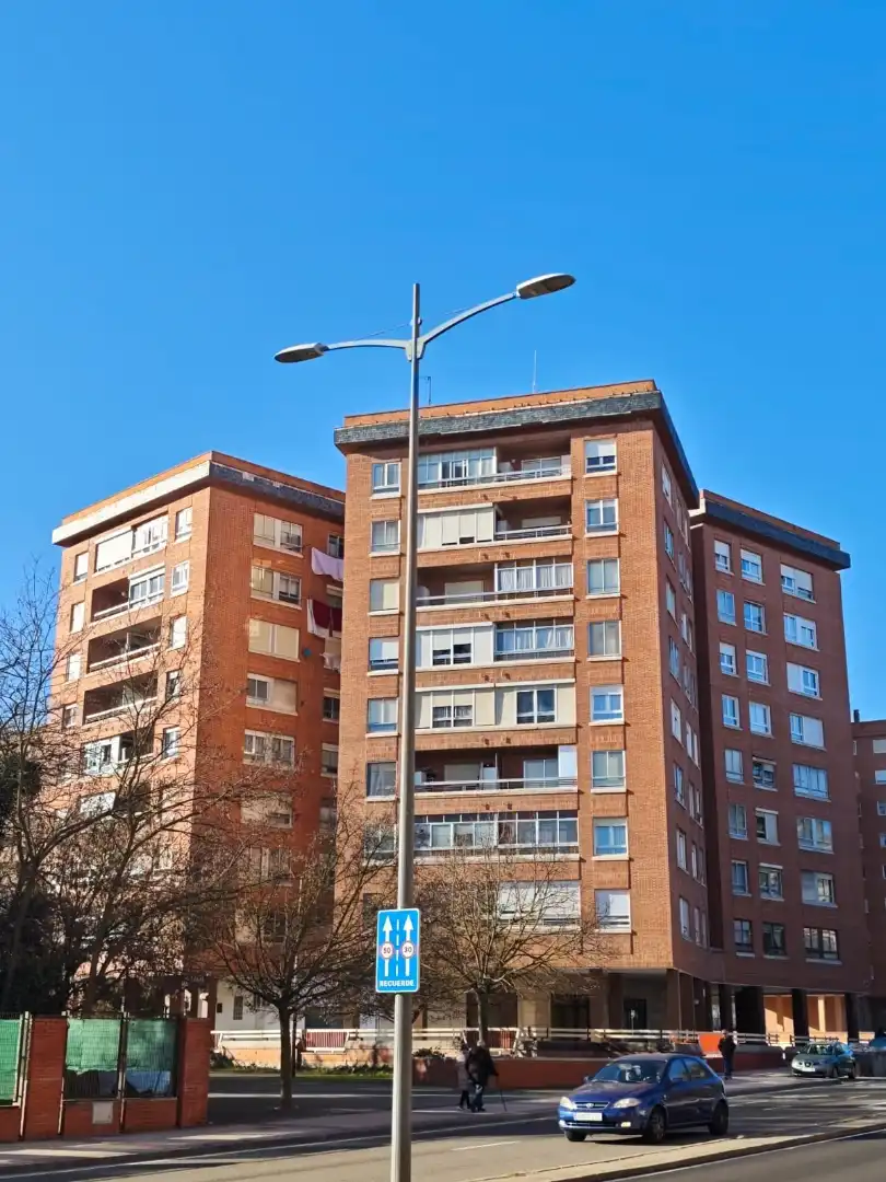 Vista exterior de Pis en venda en Valladolid amb Calefacció, Parquet i Terrassa