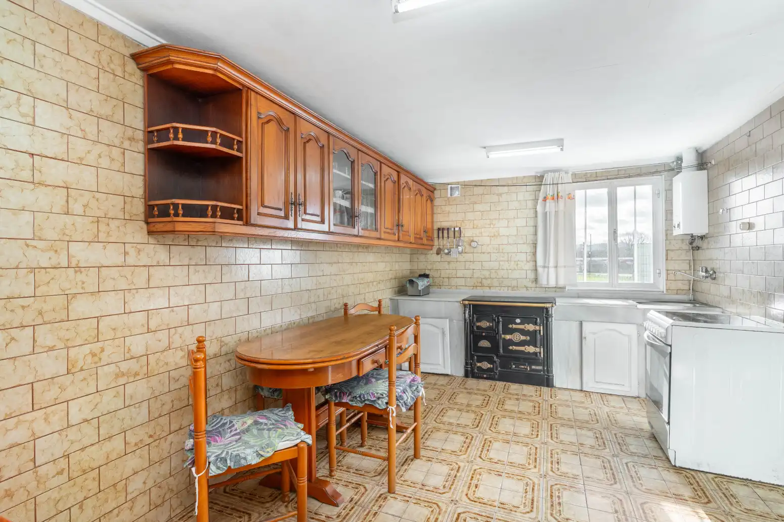 Cocina de Casa adosada en venta en Salas con Parquet, Terraza y Trastero