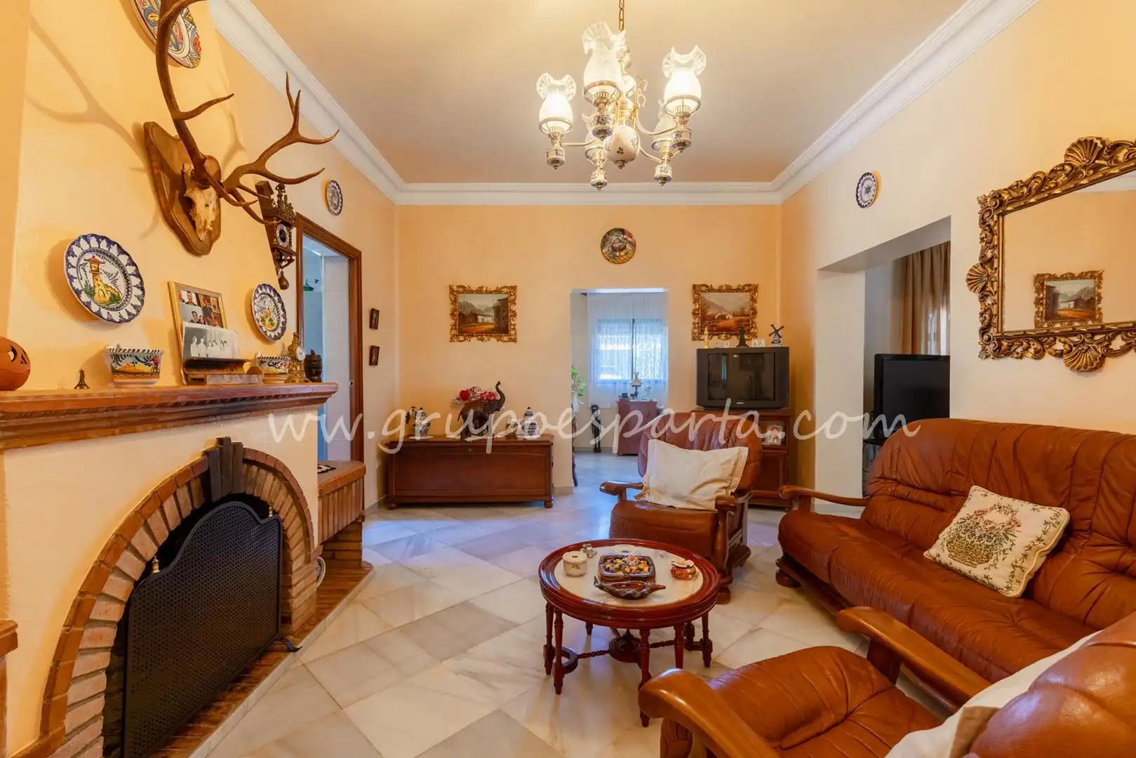Sala d'estar de Casa o xalet en venda en Espartinas amb Aire condicionat, Jardí privat i Terrassa