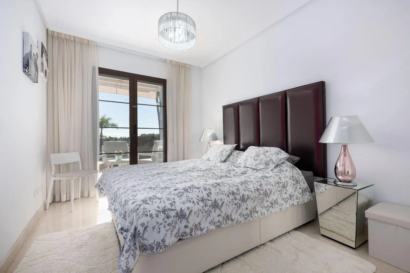 Habitación de Planta baja en venta en Benahavís con Aire acondicionado, Terraza y Piscina