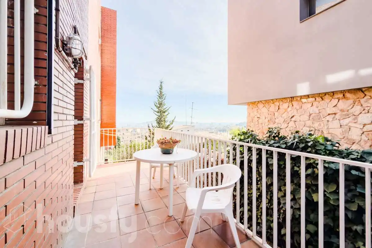 Terrassa de Casa o xalet en venda en Barcelona amb Aire condicionat, Calefacció i Jardí privat