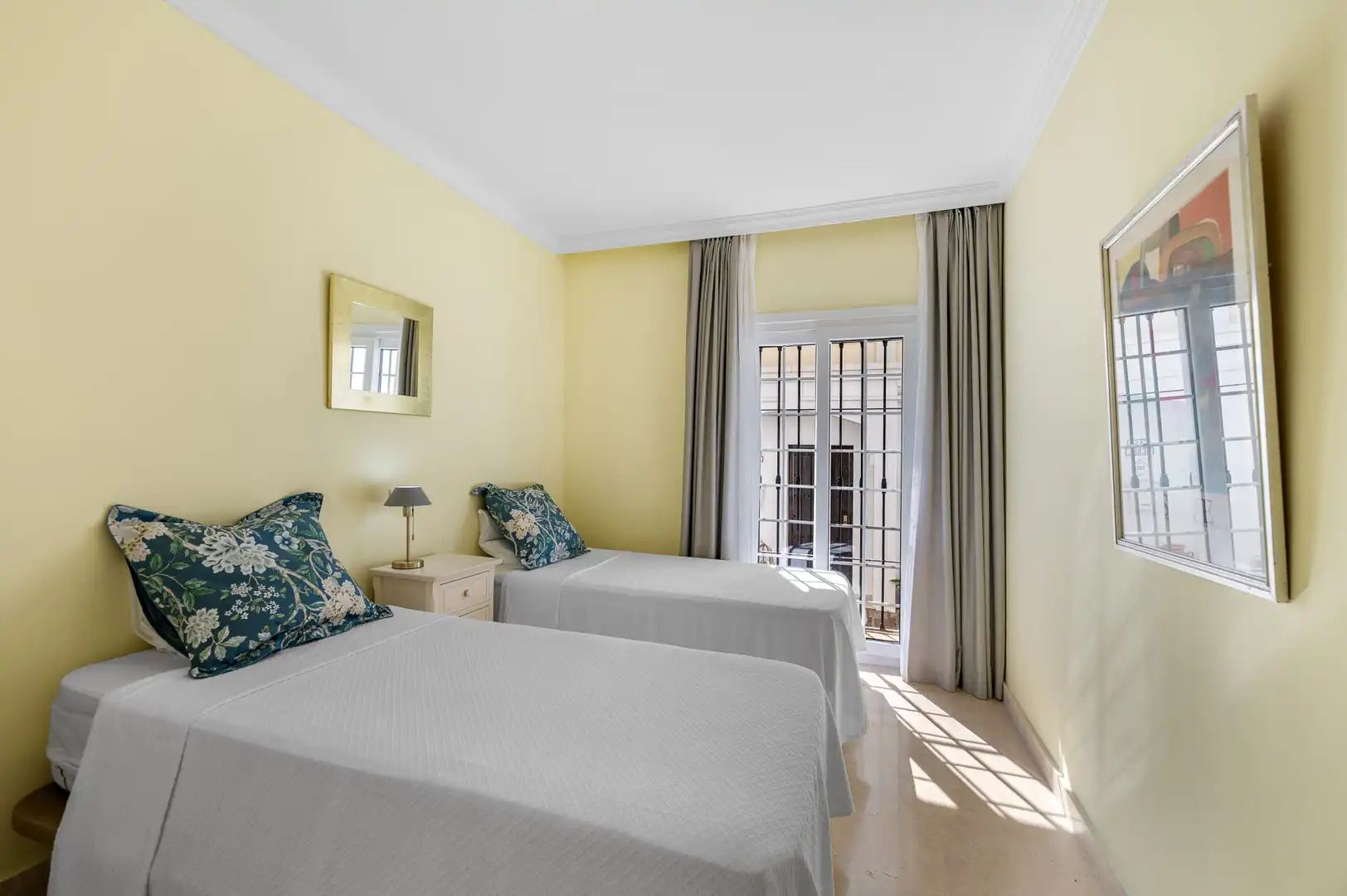 Habitación de Casa adosada en venta en Marbella con Aire acondicionado, Terraza y Piscina