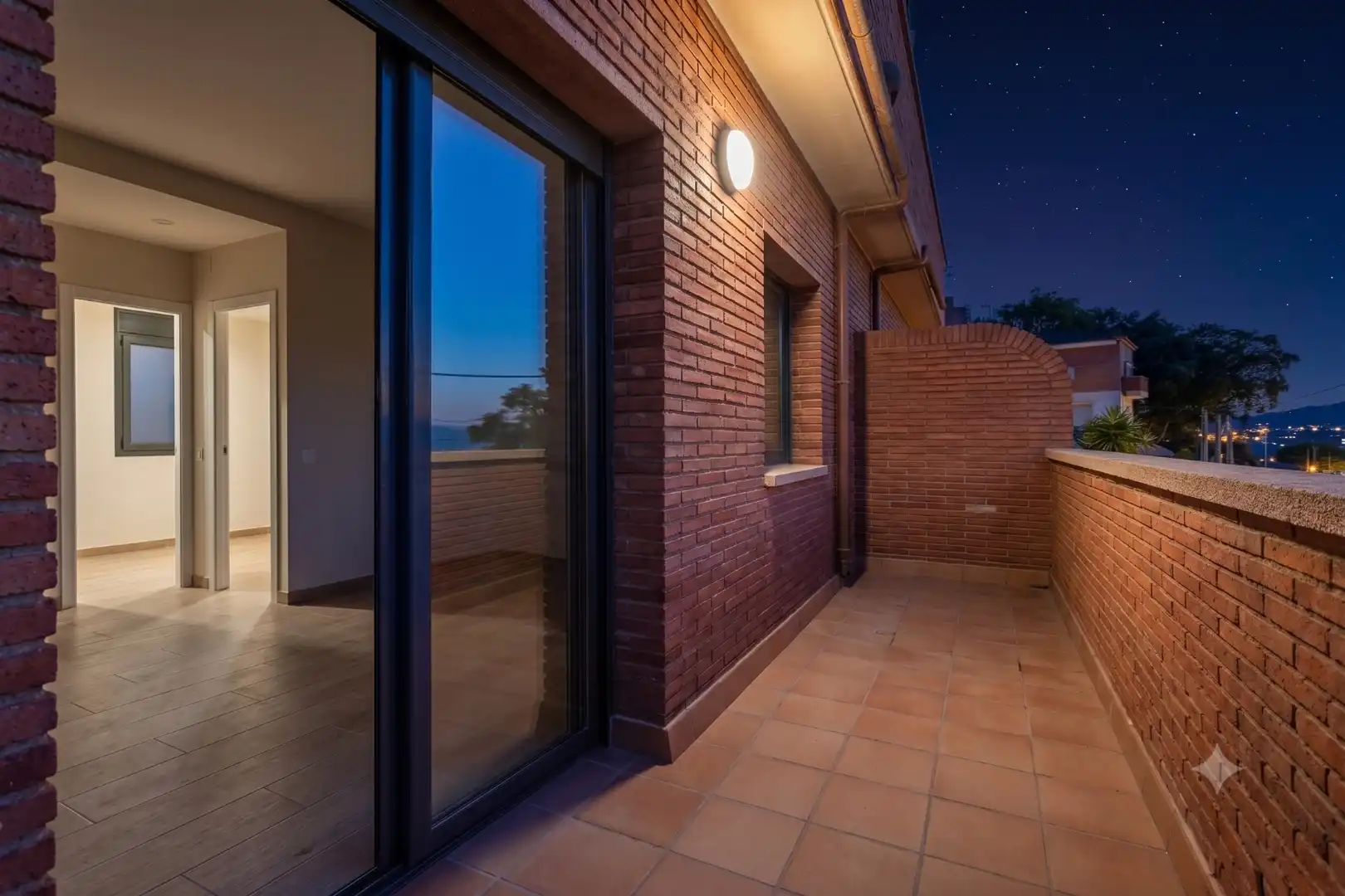 Casa bifamiliare con terrazza in vendita a Carrer de Sant Jeroni