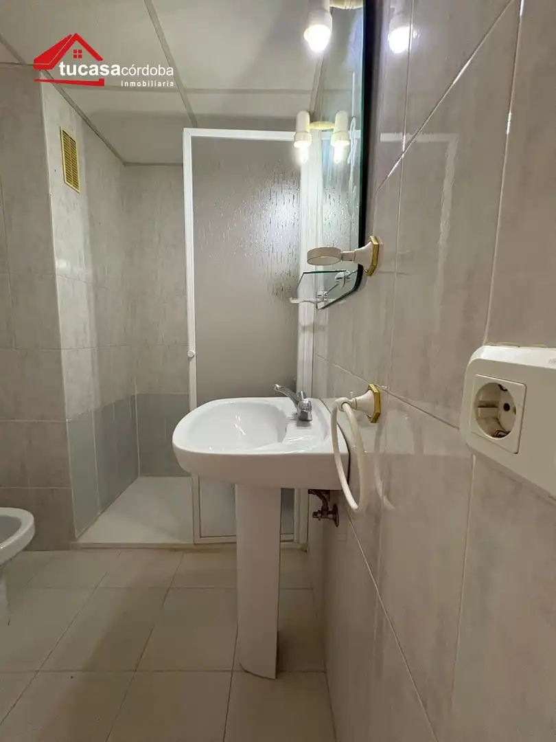 Bany de Pis en venda en Córdoba amb Aire condicionat i Terrassa