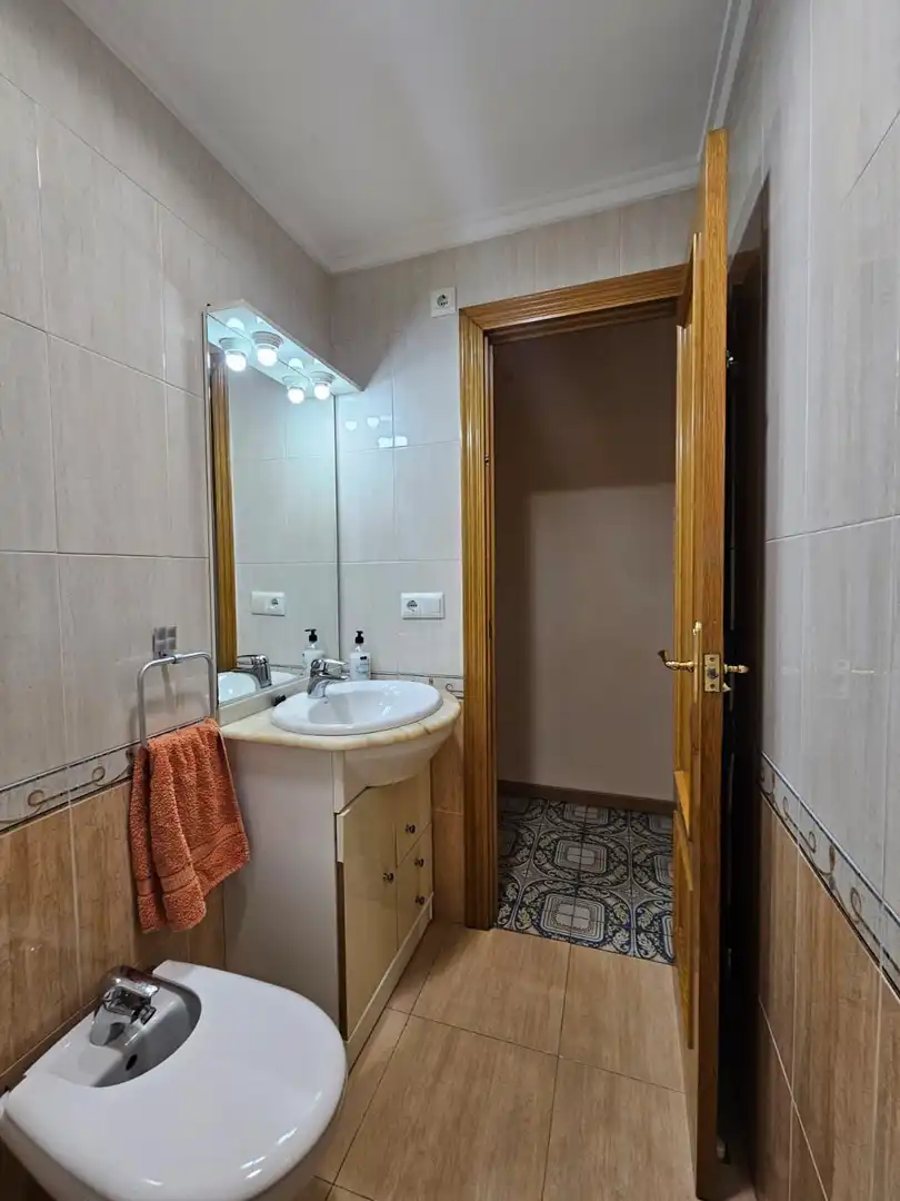 Bathroom of Flat for rent in Valencia  with Air Conditioner, Heating and Furnished