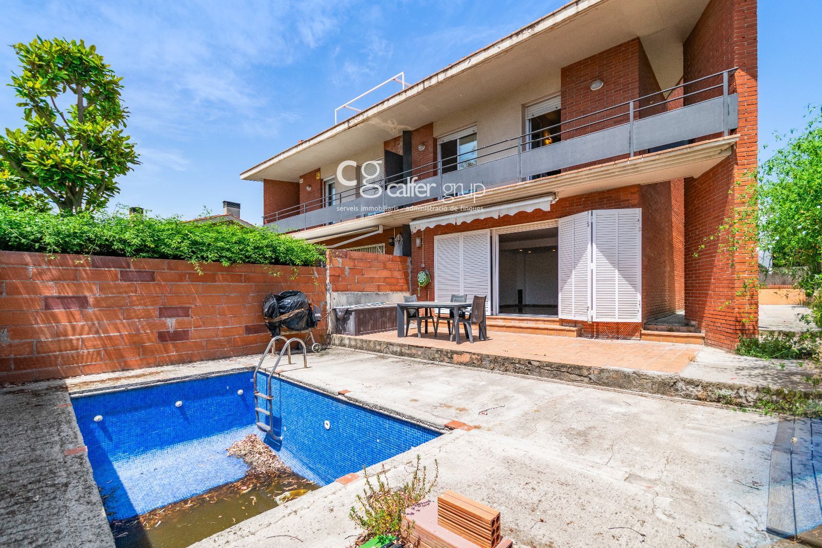 Exterior view of Single-family semi-detached for sale in Sant Feliu de Llobregat  with Air Conditioner, Heating and Private garden