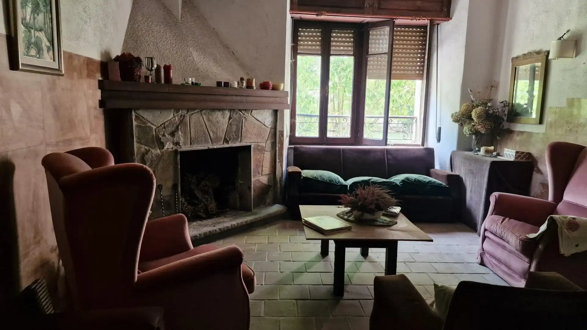 Sala d'estar de Finca rústica en venda en Lena amb Jardí privat, Terrassa i Balcó