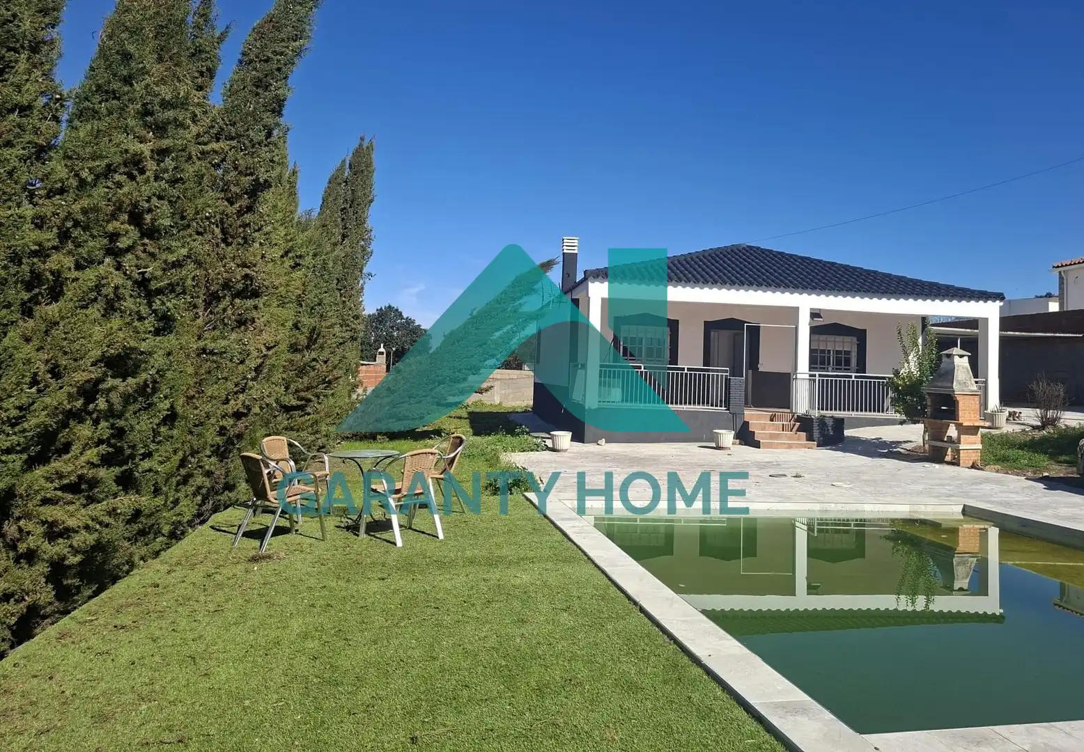 Vista exterior de Casa o chalet en venta en Cáceres Capital con Jardín privado, Trastero y Piscina