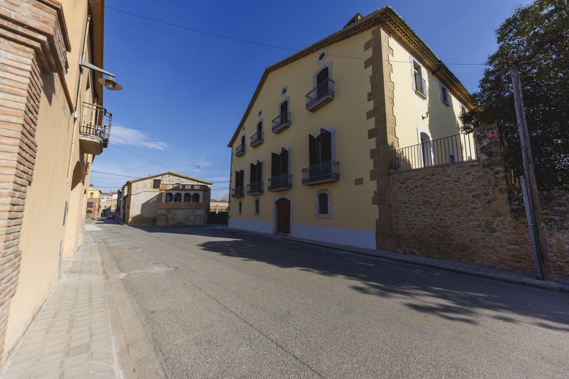 Vista exterior de Finca rústica en venda en Borrassà amb Calefacció, Terrassa i Piscina