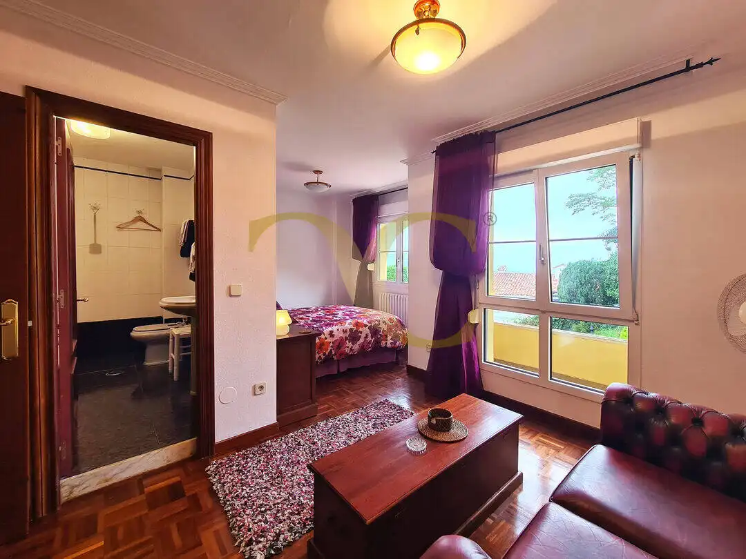 Habitación de Casa adosada en venta en Ribadesella con Calefacción, Trastero y Amueblado