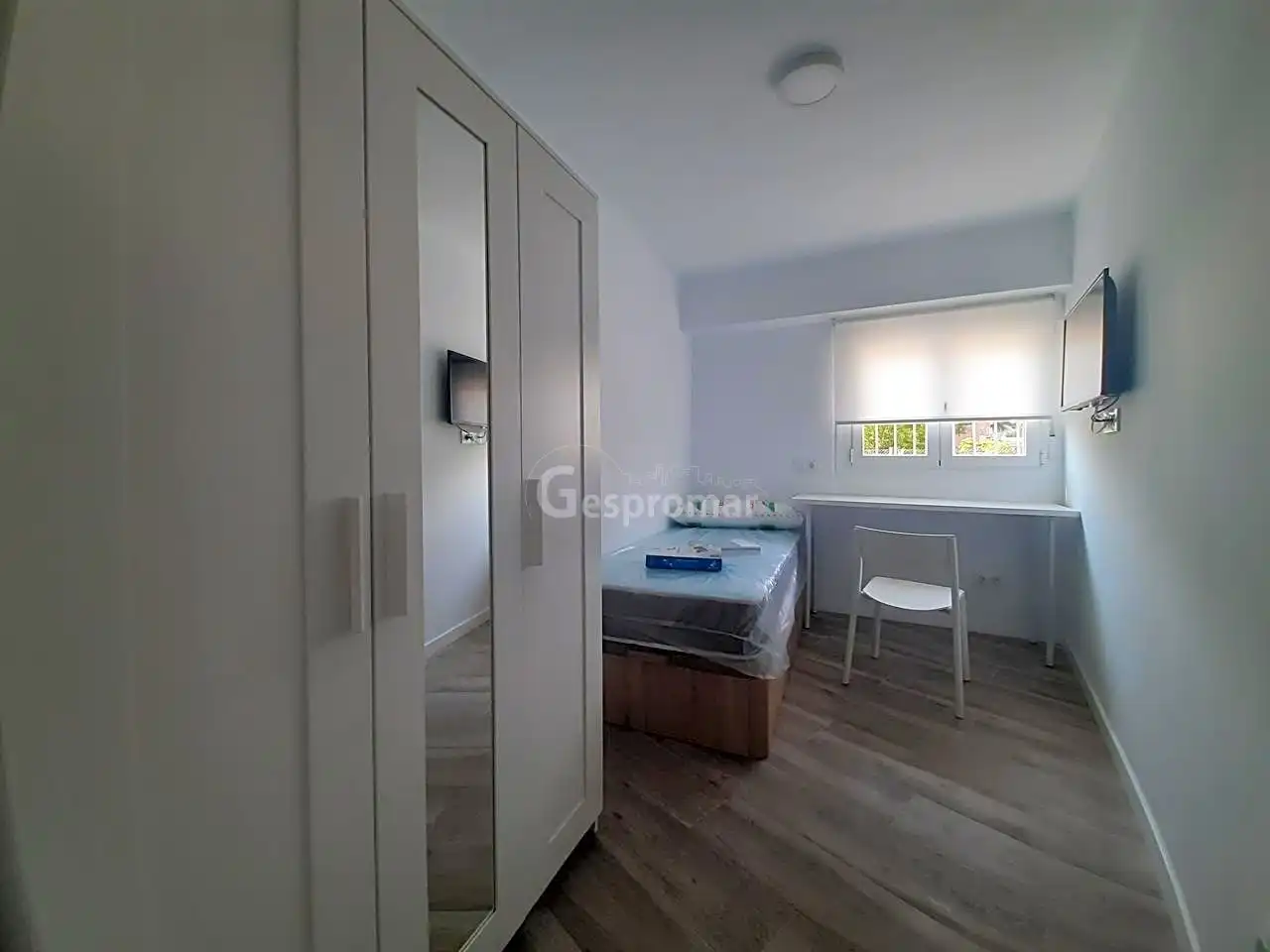 Bedroom of Flat for share in Madrid  with Air Conditioner, Heating and Furnished