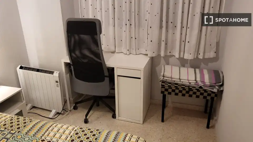 Habitació a La Calzada - La Florida