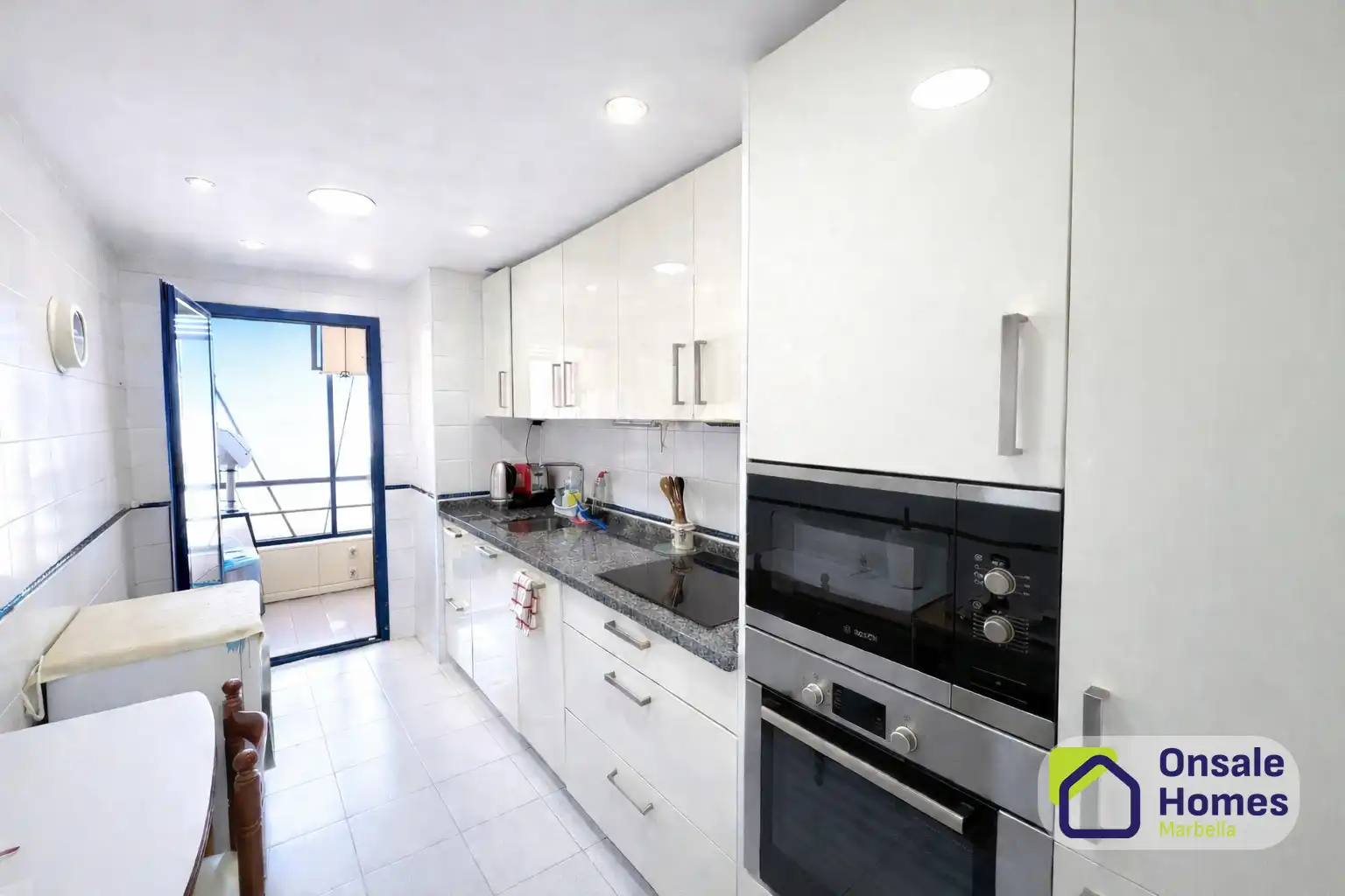 Küche von Wohnung zum Verkauf in Marbella mit Abstellraum und Balkon