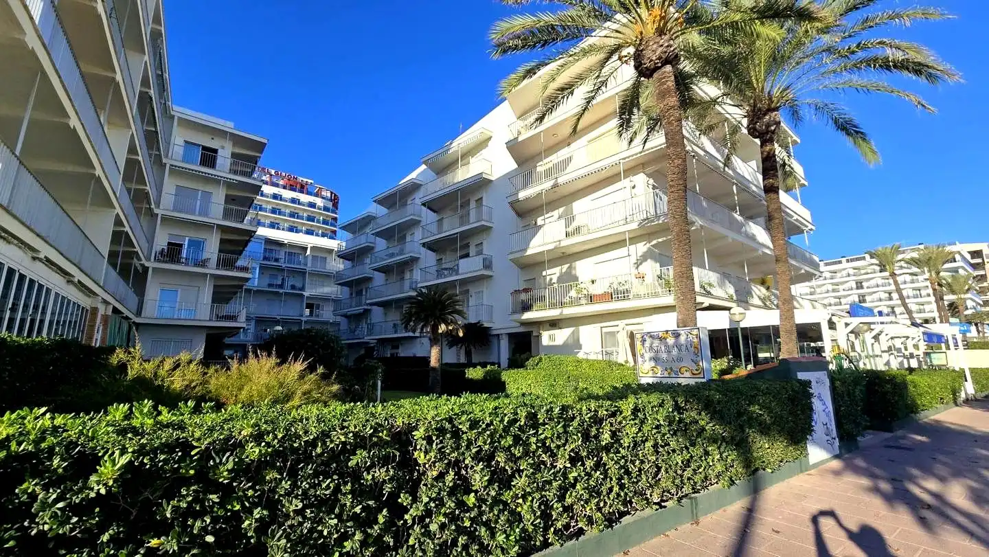 Vista exterior de Apartament de lloguer en Gandia amb Terrassa i Moblat