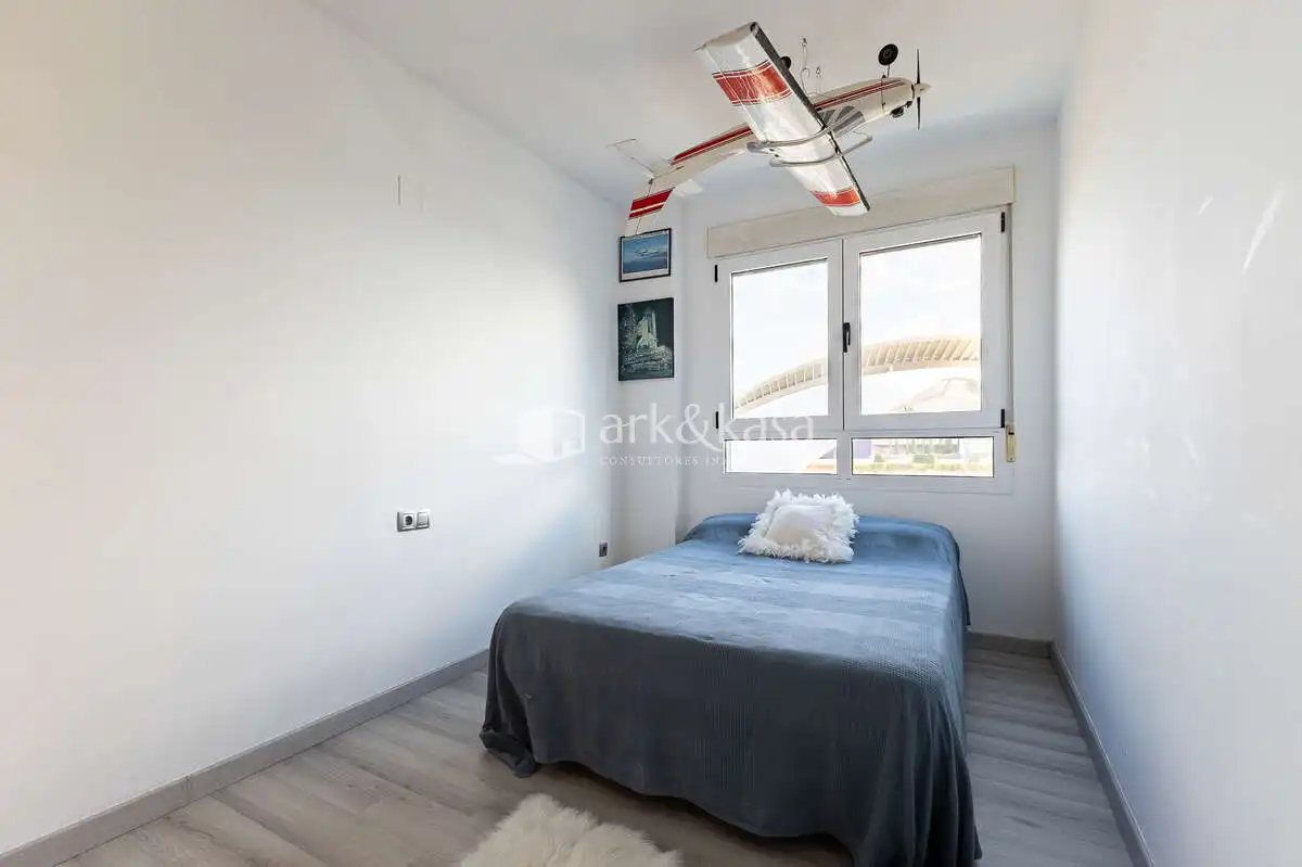 Schlafzimmer von Wohnung zum Verkauf in Valencia mit Klimaanlage, Abstellraum und Ofen