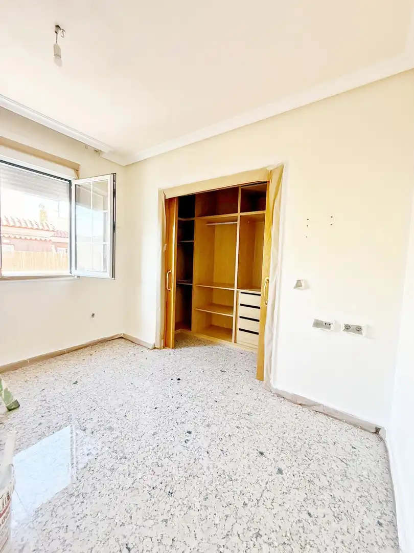 Habitación de Casa adosada en venta en Almería con Terraza, Trastero y Balcón