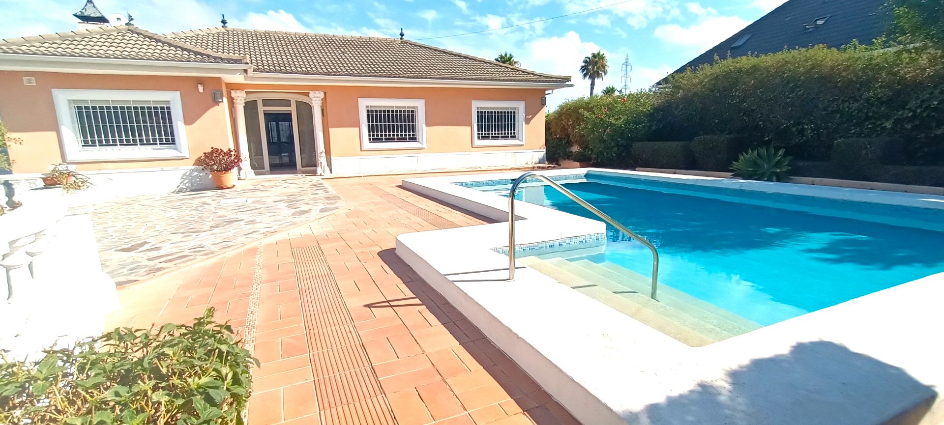 Exterior view of House or chalet to rent in Alhaurín de la Torre  with Air Conditioner, Private garden and Terrace