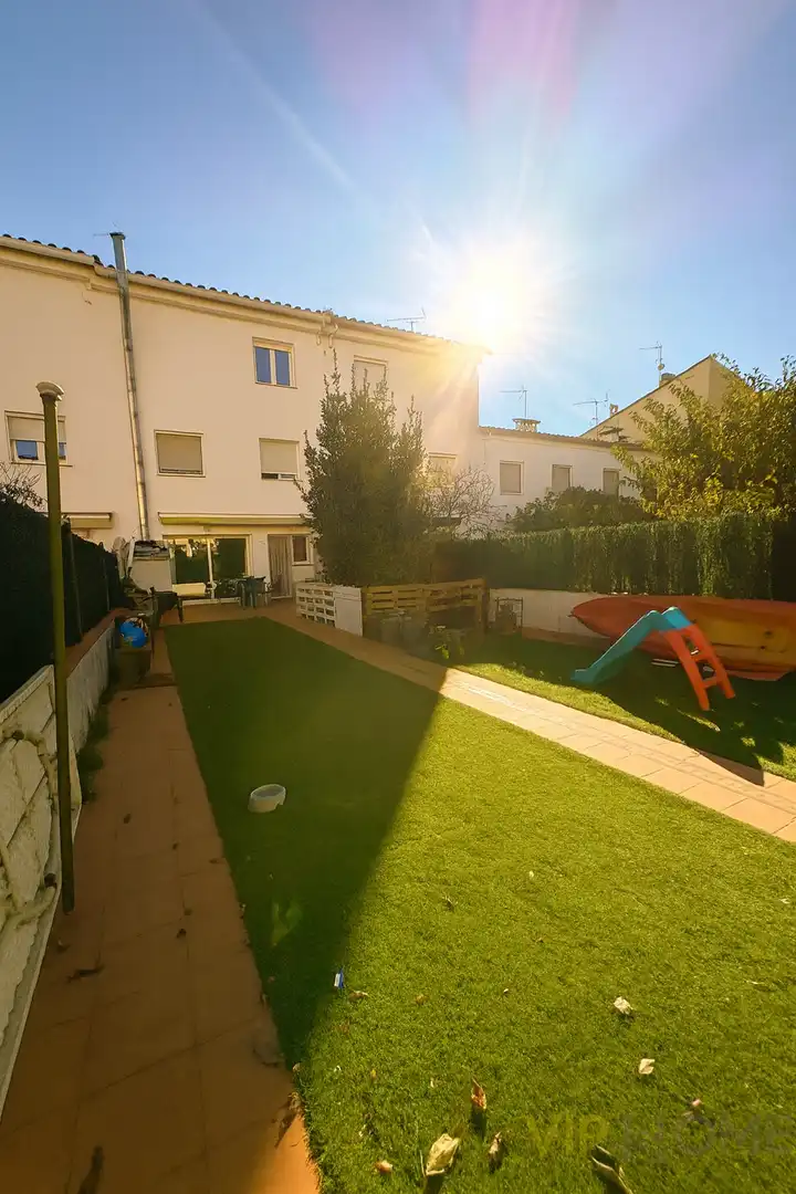 Jardín de Casa adosada en venta en Santa Cristina d'Aro con Calefacción, Terraza y Trastero