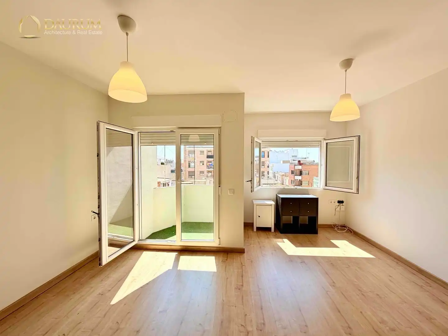 Außenansicht von Wohnung zum Verkauf in Almussafes mit Klimaanlage, Terrasse und Abstellraum