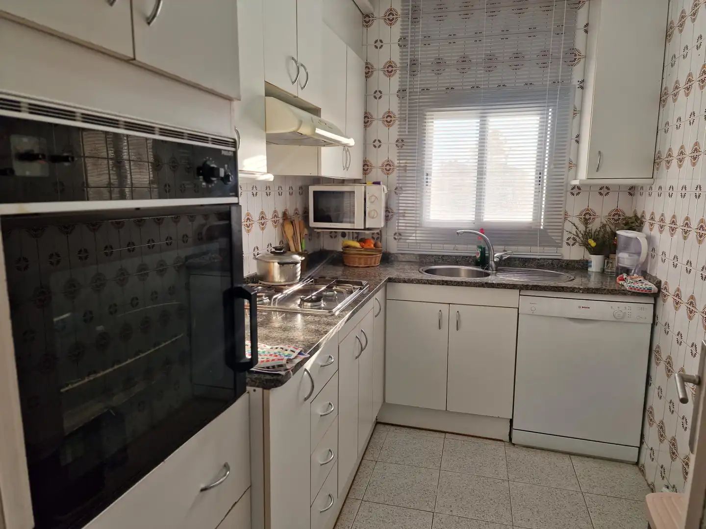 Cuina de Casa o xalet en venda en Cubelles amb Calefacció, Jardí privat i Terrassa