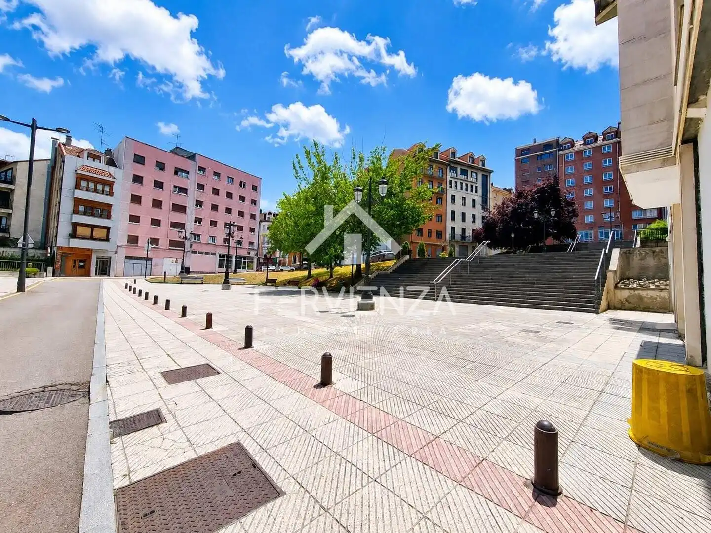 Vista exterior de Pis en venda en Oviedo 