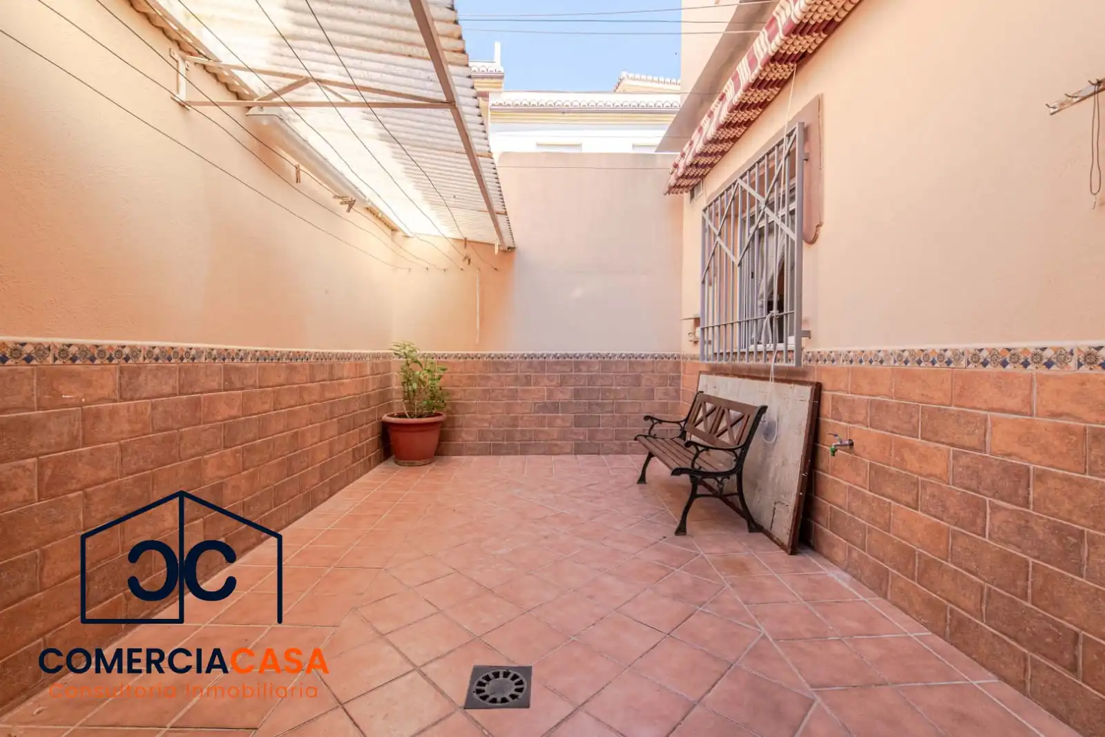 Vista exterior de Casa adosada en venta en Las Gabias con Aire acondicionado, Calefacción y Terraza