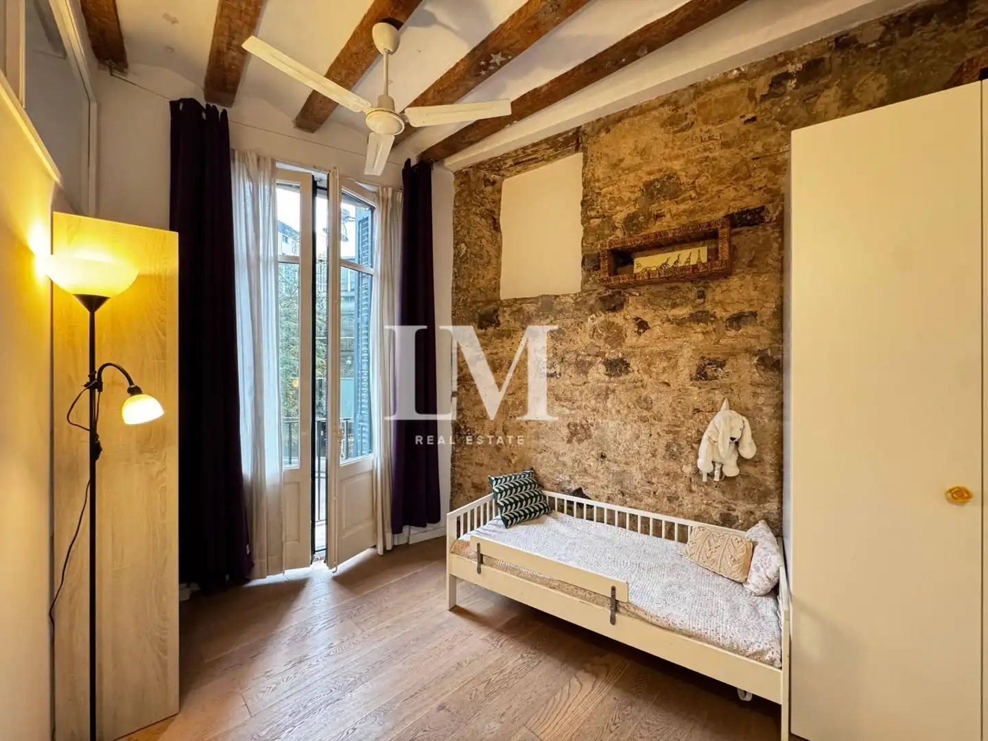 Bedroom of Apartments for rent in Ciutat Vella