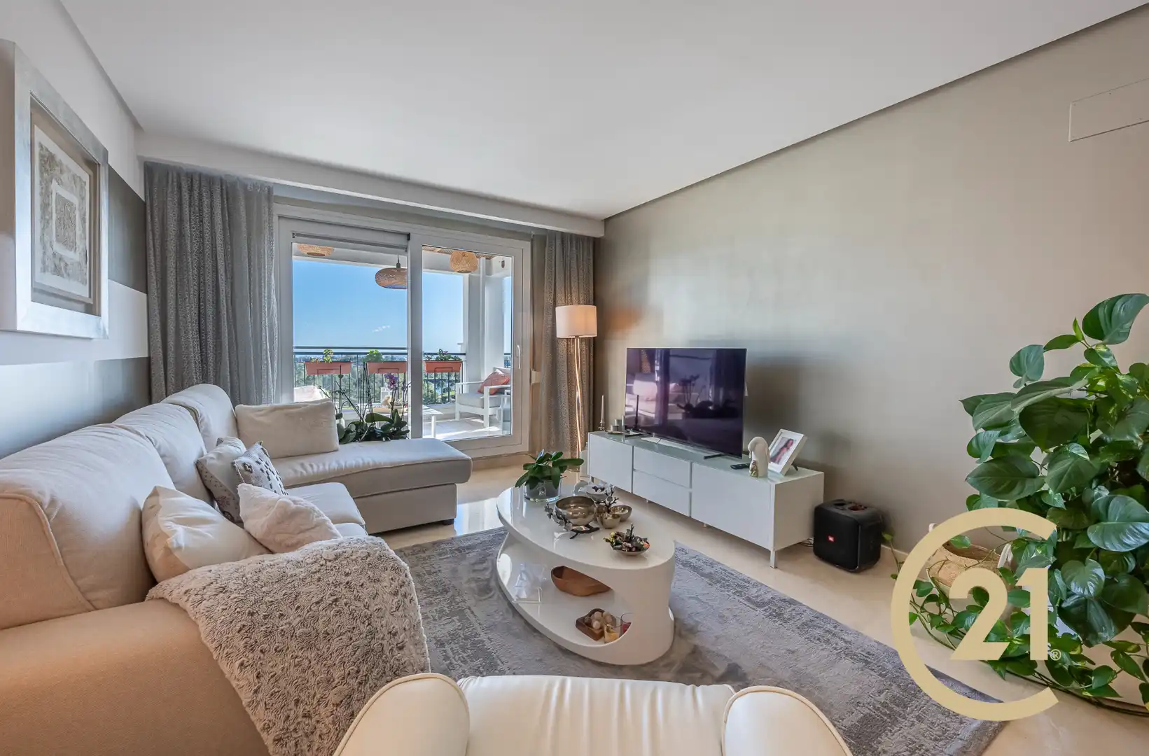 Sala de estar de Ático en venta en Benahavís con Aire acondicionado, Calefacción y Terraza