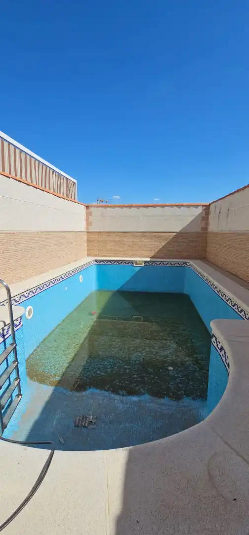 Piscina de Casa o chalet en venta en Puertollano con Aire acondicionado, Calefacción y Trastero