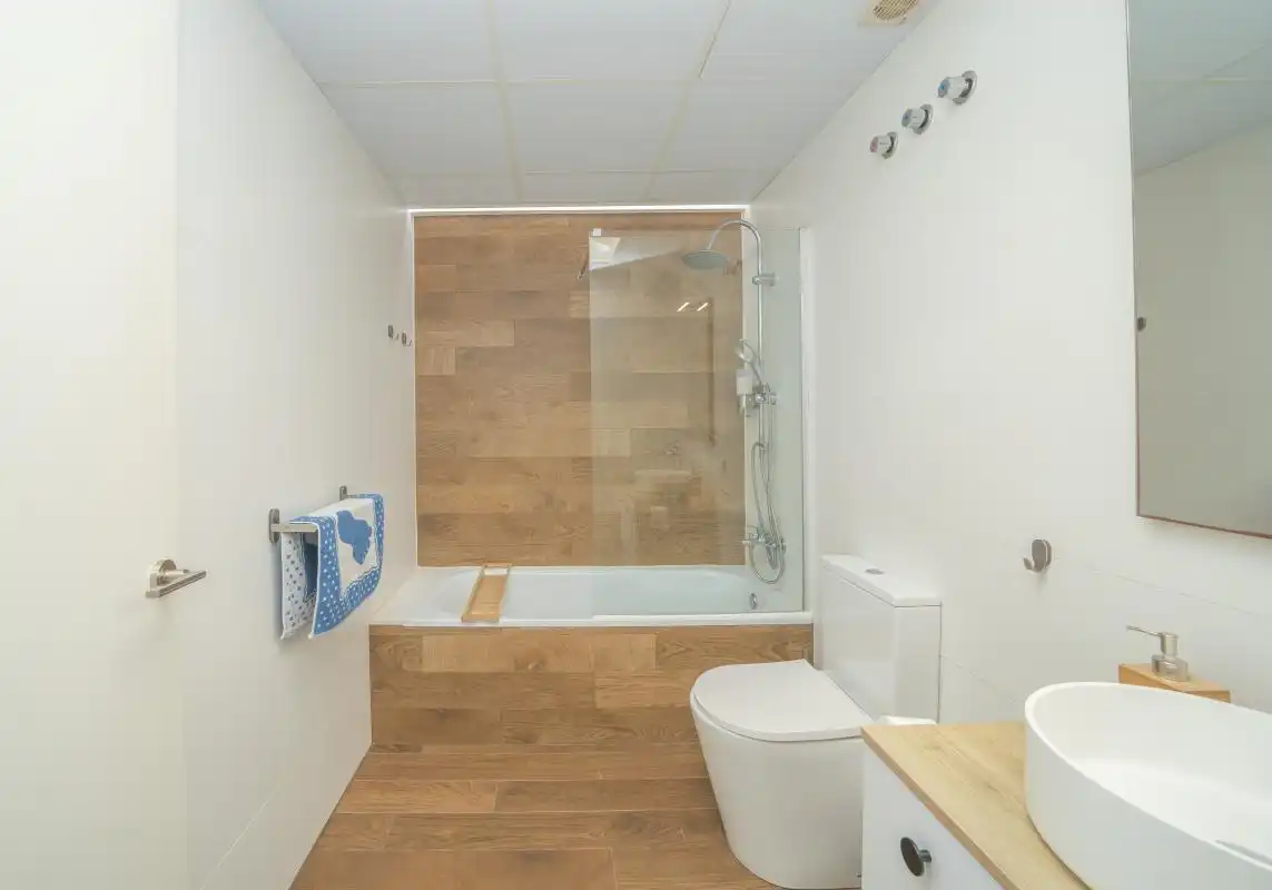 Bany de Edifici en venda en Santa Pola amb Alarma