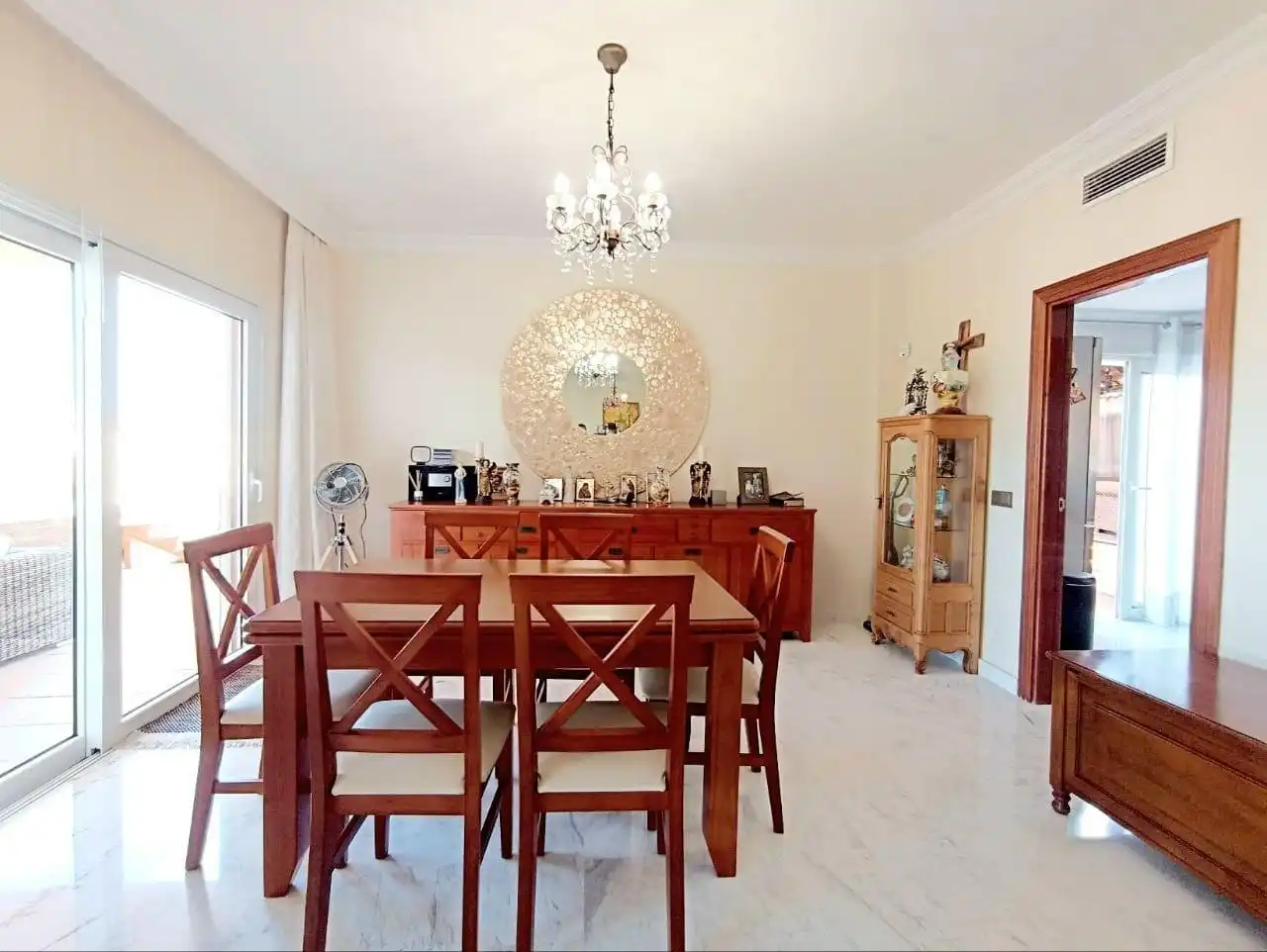 Comedor de Casa adosada en venta en Santiago del Teide con Trastero, Jacuzzi y Piscina comunitaria