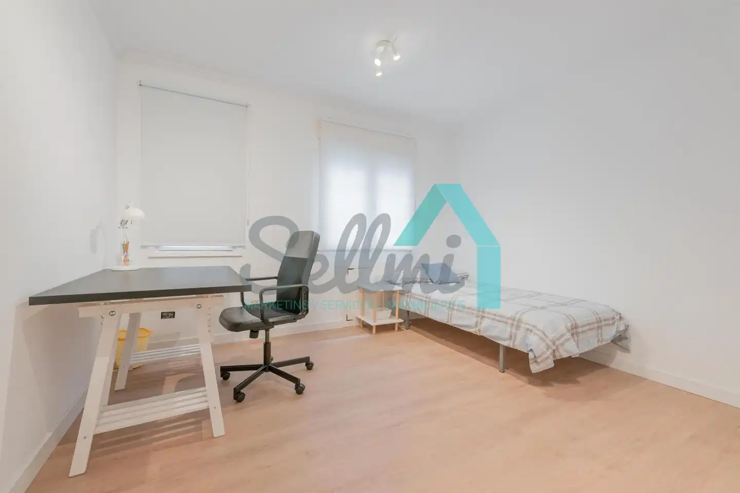 Außenansicht von Wohnung zur Miete in Oviedo  mit Heizung, Parkett und Terrasse