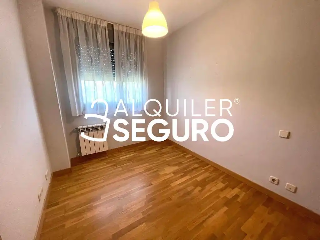 Flat for rent in de José Arcones Gil, Pueblo Nuevo