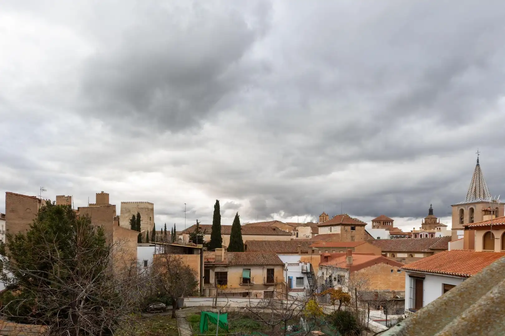 Vista exterior de Edificio en venta en Guadix