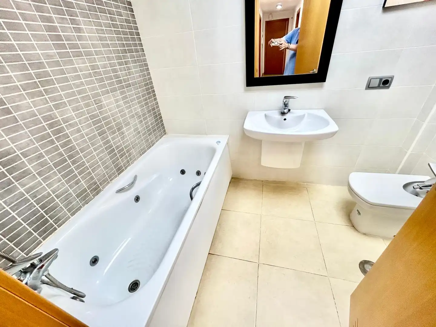 Bathroom of Flat for sale in Roquetas de Mar  with Air Conditioner, Heating and Terrace