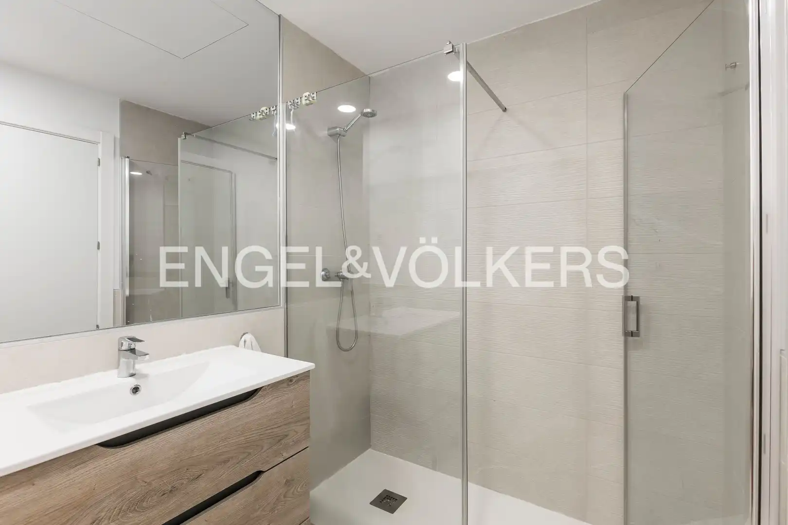 Bathroom of Flat for rent in San Sebastián de los Reyes  with Air Conditioner, Heating and Terrace