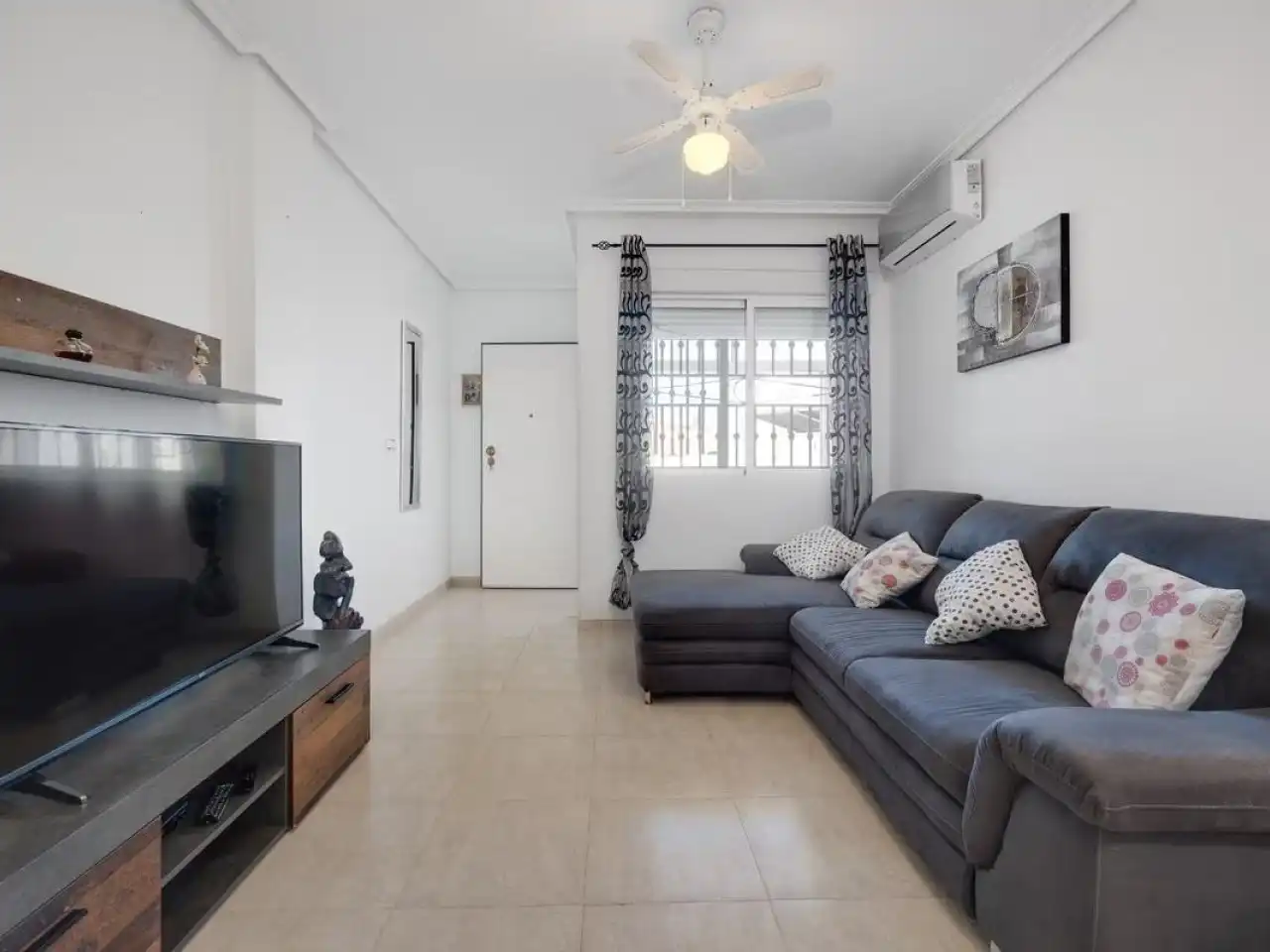 Sala d'estar de Casa o xalet en venda en Orihuela amb Aire condicionat, Calefacció i Jardí privat