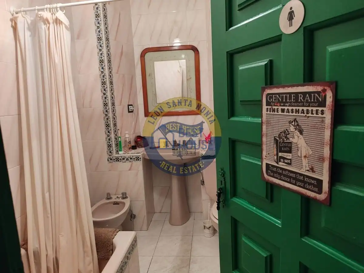 Bany de Casa o xalet en venda en Soto y Amío amb Calefacció, Jardí privat i Parquet