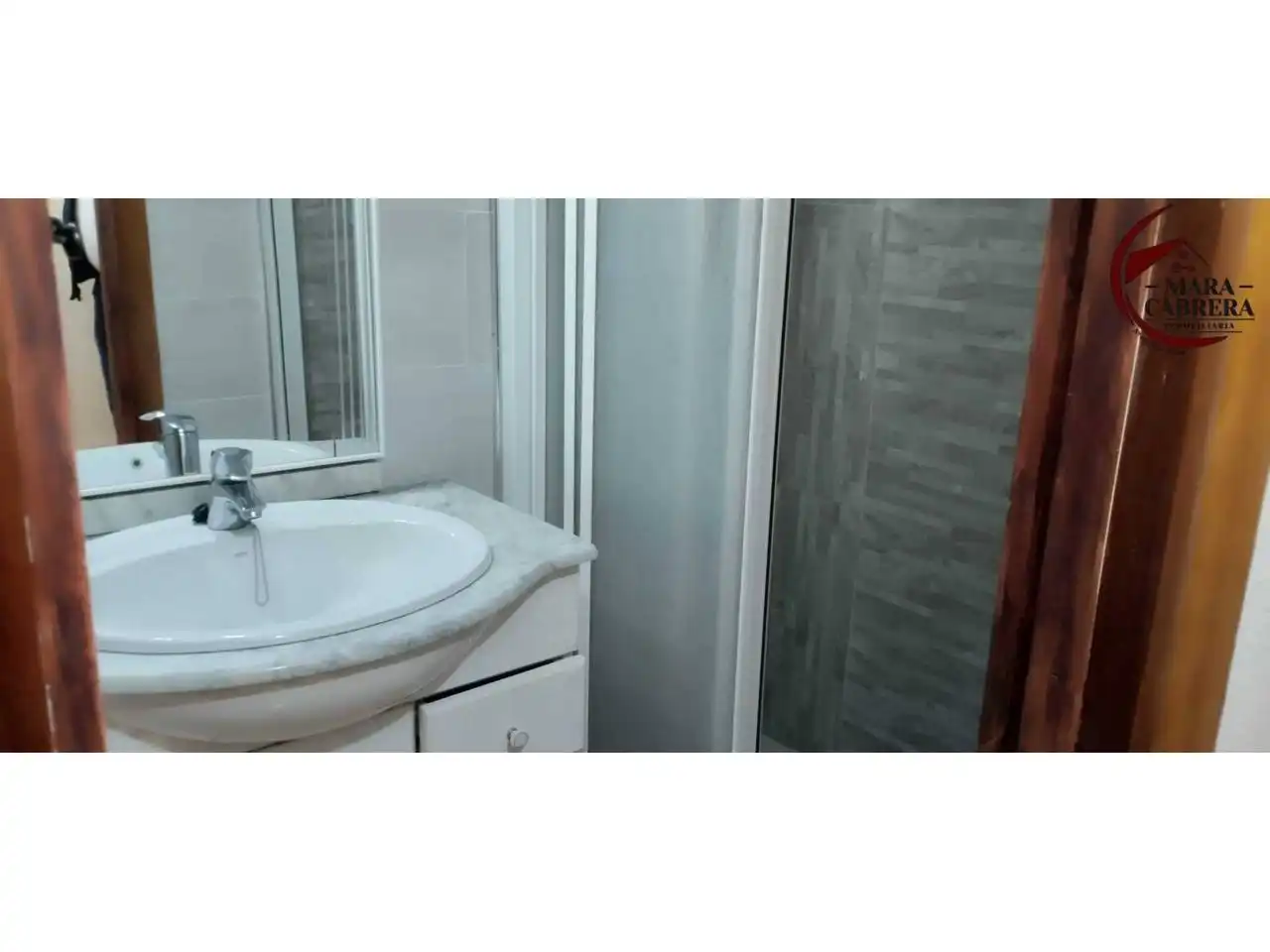 Baño de Piso en venta en Gandia con Aire acondicionado, Terraza y Amueblado