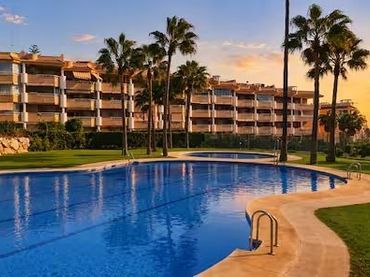 Apartment with pool to rent in Torreblanca del Sol