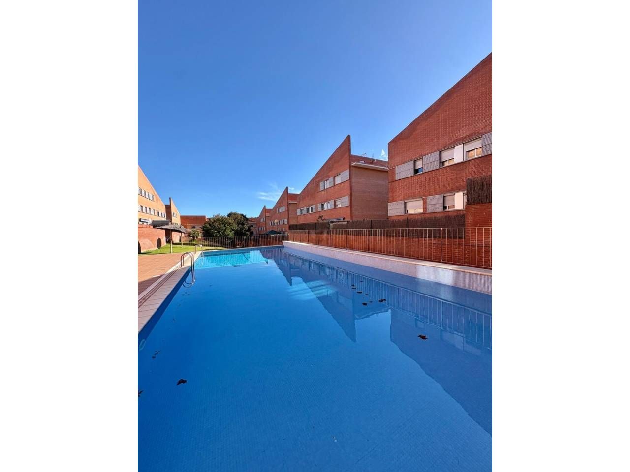 Swimming pool of Flat for sale in Cerdanyola del Vallès  with Air Conditioner, Heating and Parquet flooring