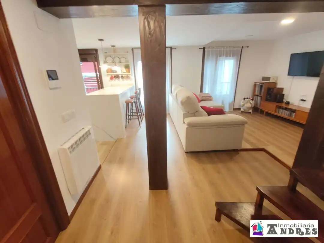 Sala de estar de Dúplex en venta en Bermeo con Calefacción, Jardín privado y Parquet