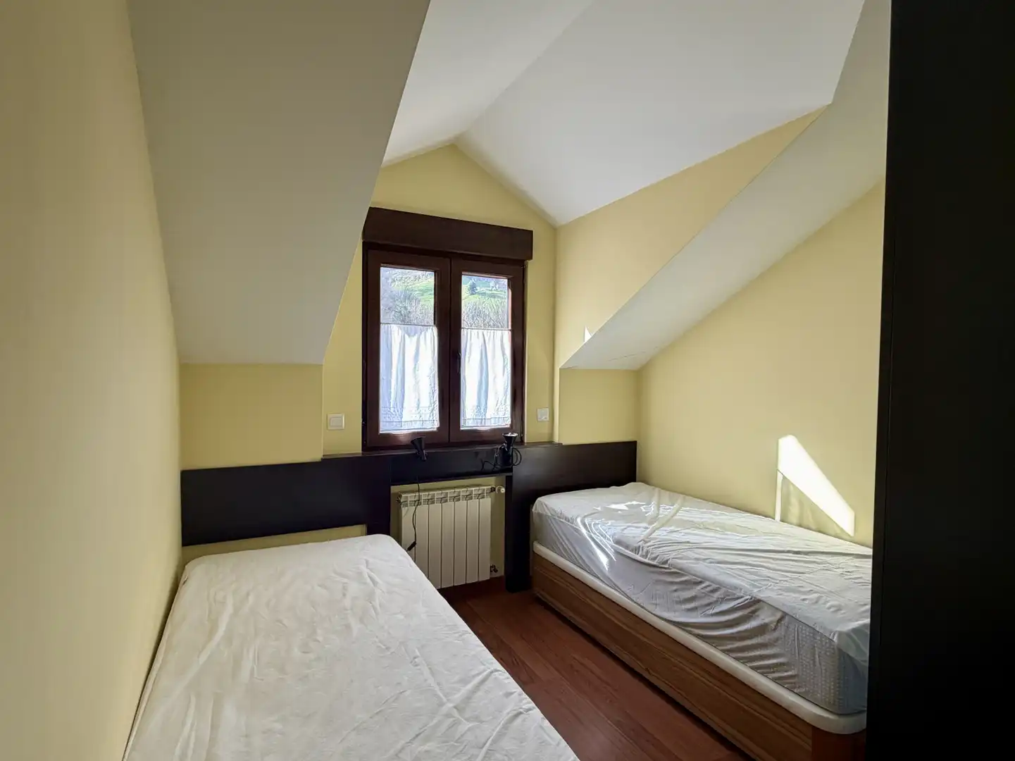 Schlafzimmer von Einfamilien-Reihenhaus zur Miete in San Roque de Riomiera mit Heizung und Privatgarten