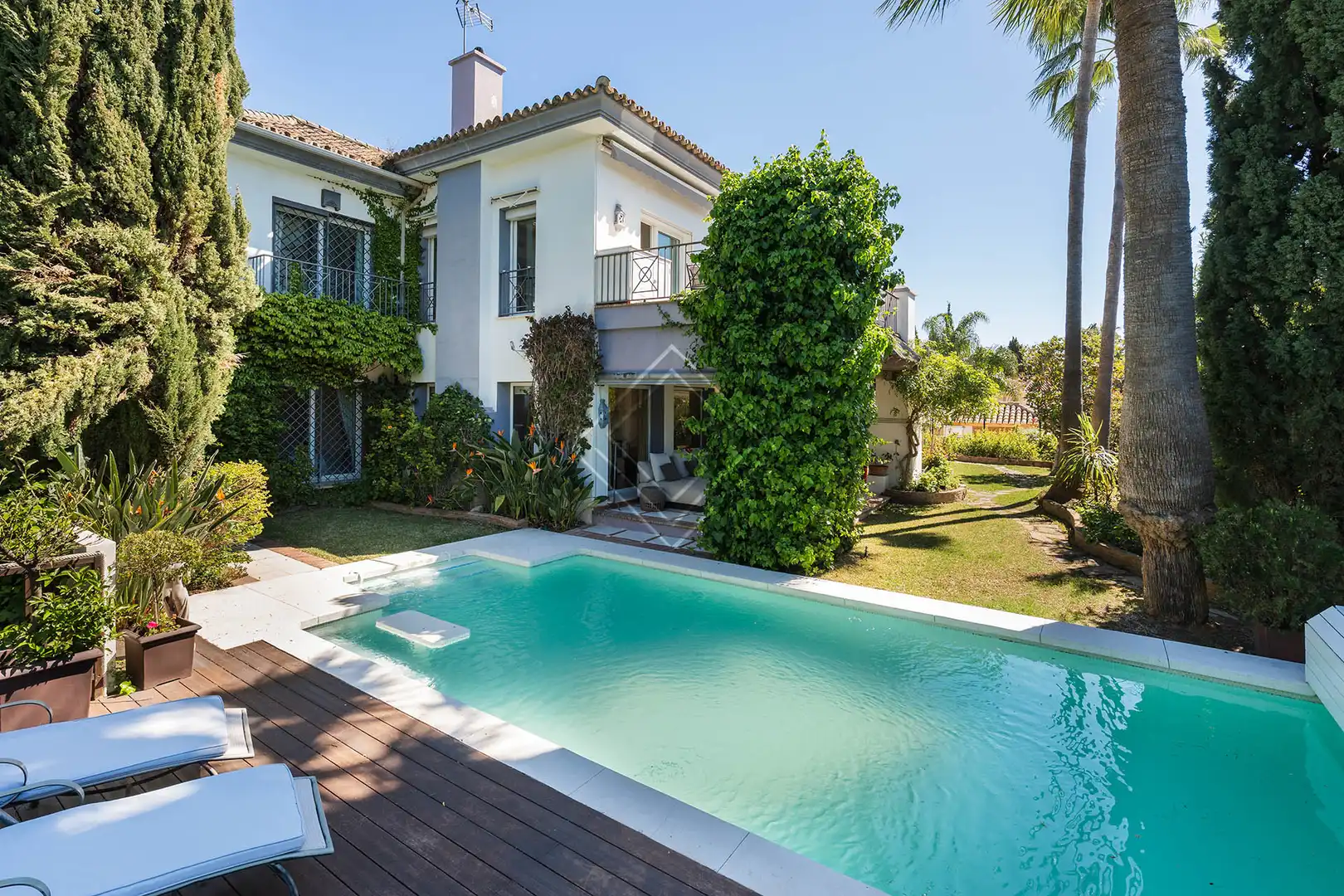 Chalet con piscina en venta en Milla de Oro