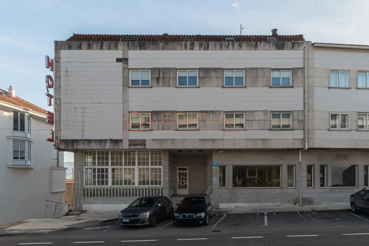 Außenansicht von Gebäude zum Verkauf in Poio